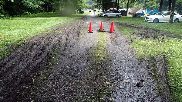 通路に大穴が・・・